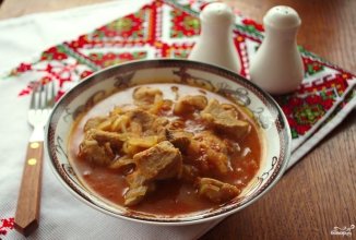 Гуляш из свинины с овощами 🥩