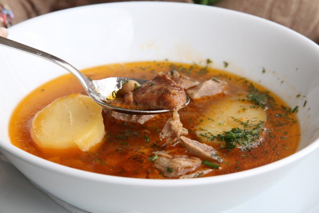 Картофельный суп на говяжьем бульоне 🍲