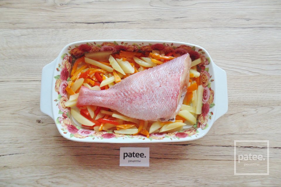 Морской окунь с овощами в духовке - Шаг 8