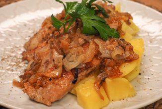 Ребрышки свиные с луком 🍖