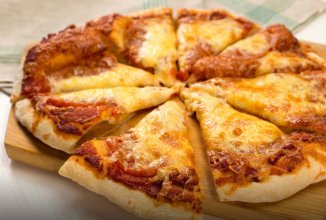 Пицца с томатами и сыром 🍕