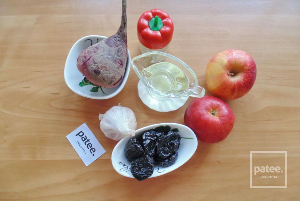 Свекольный салат с яблоком и черносливом - Шаг 1