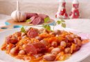 Тушеная фасоль с копчёнными колбасками в томатном соусе 👍🏼