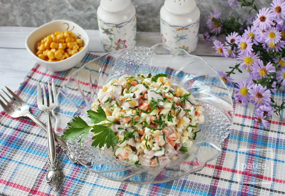 Салат с ветчиной и кукурузой - Шаг 12