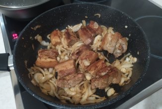 Грудинка с лучком