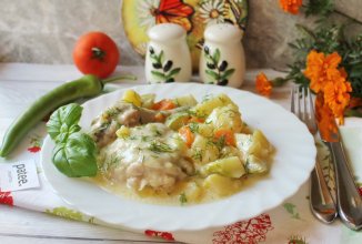 Курица с картофелем в сырном соусе