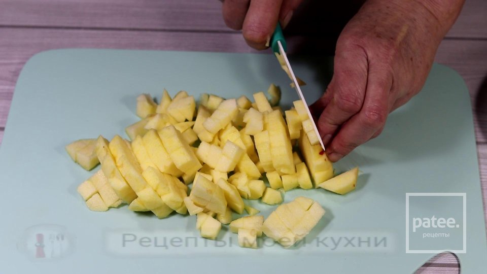 Нежное печенье из яблок с орехами - Шаг 6