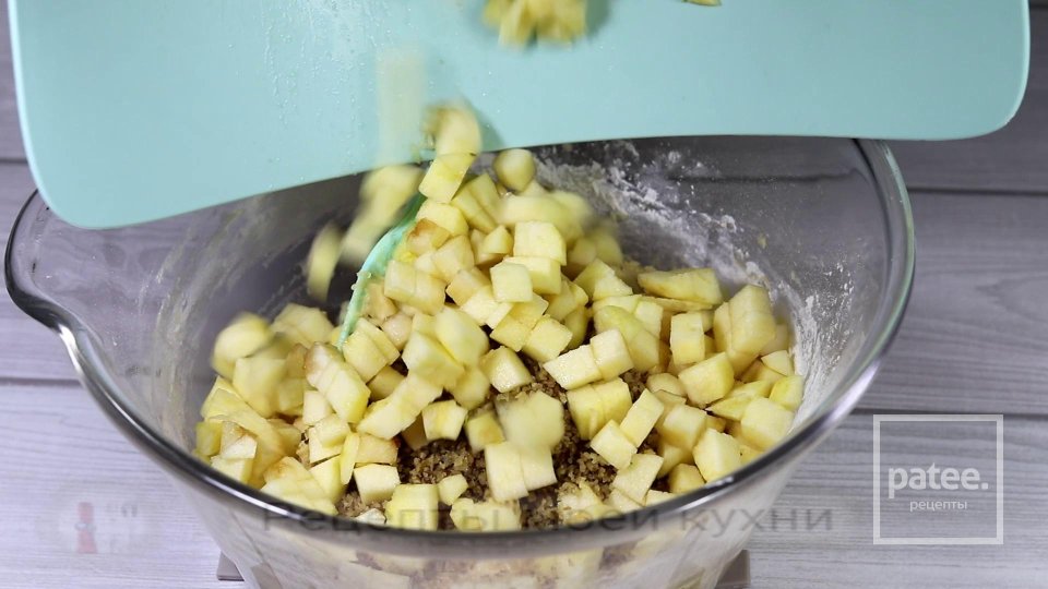 Нежное печенье из яблок с орехами - Шаг 7