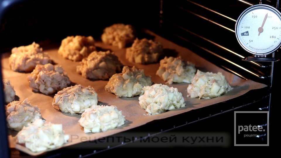 Нежное печенье из яблок с орехами - Шаг 9