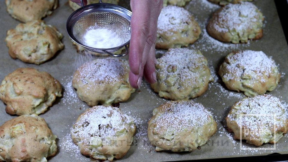 Нежное печенье из яблок с орехами - Шаг 10