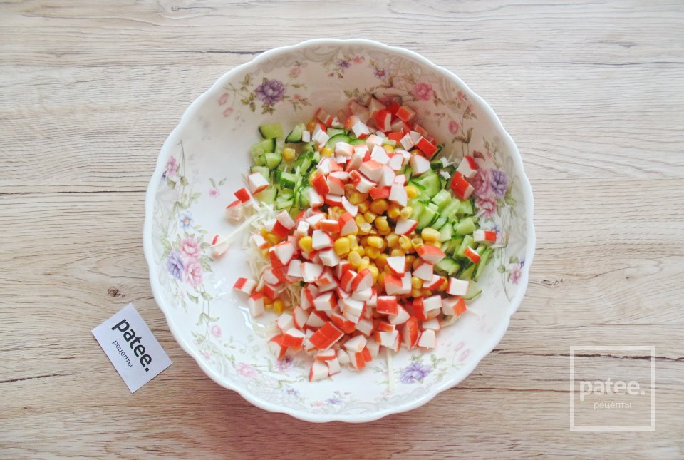 Крабовый салат с капустой - Шаг 5