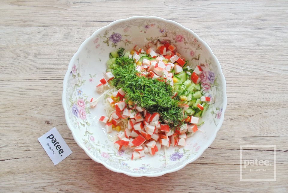 Крабовый салат с капустой - Шаг 6