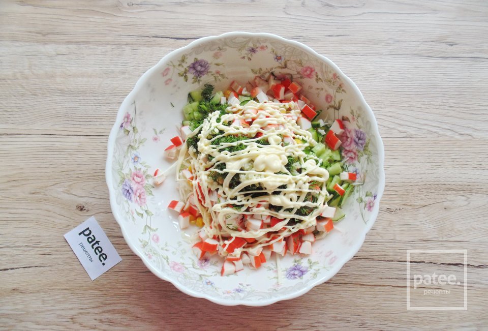 Крабовый салат с капустой - Шаг 8