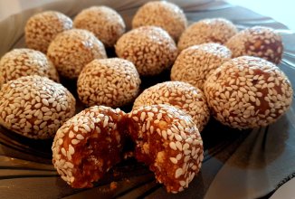 Конфеты из печенья, сгущенки и орехов