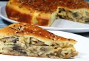 Заливной пирог с луком и грибами