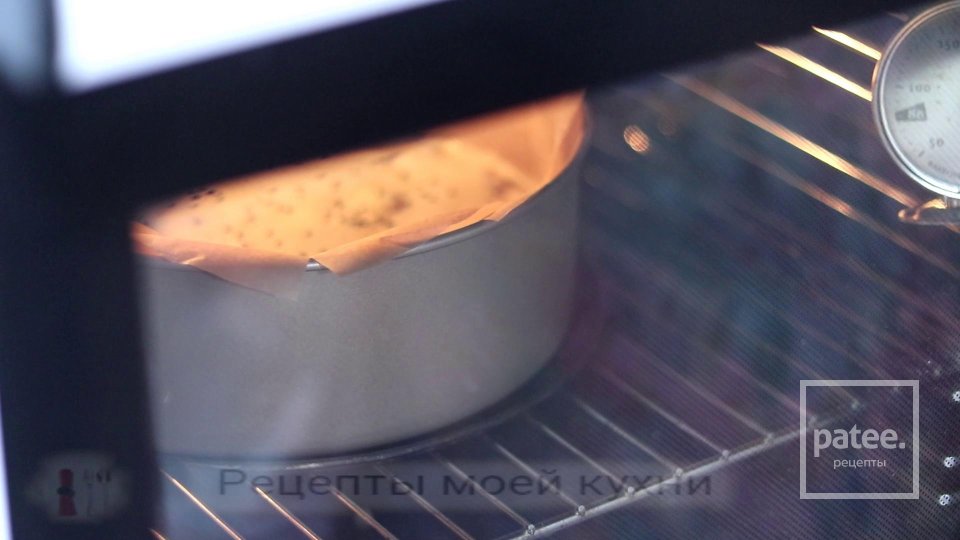 Заливной пирог с луком и грибами - Шаг 12