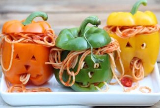Болгарский перец с начинкой из спагетти с мясным фаршем