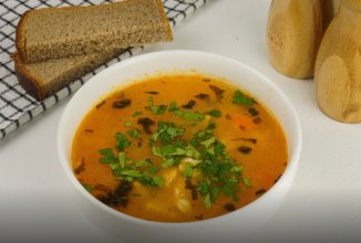 Куриный суп с рисом и томатной пастой 🍲