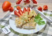 Жареный морской окунь с луком