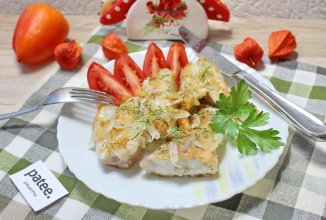 Жареный морской окунь с луком