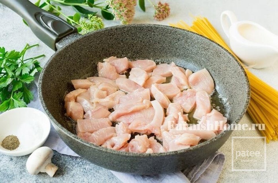 Паста с грибами и курицей в сливочном соусе 🍝 - Шаг 3
