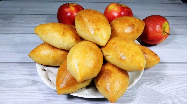 Пирожки с начинкой из яблок на кефире