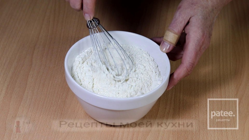 Пирожки с начинкой из яблок на кефире - Шаг 2