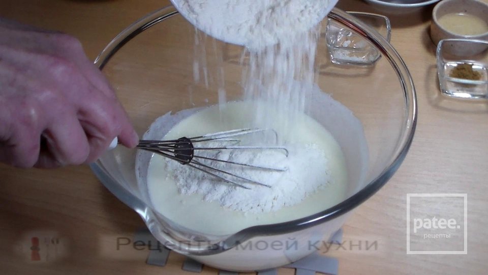 Пирожки с начинкой из яблок на кефире - Шаг 4