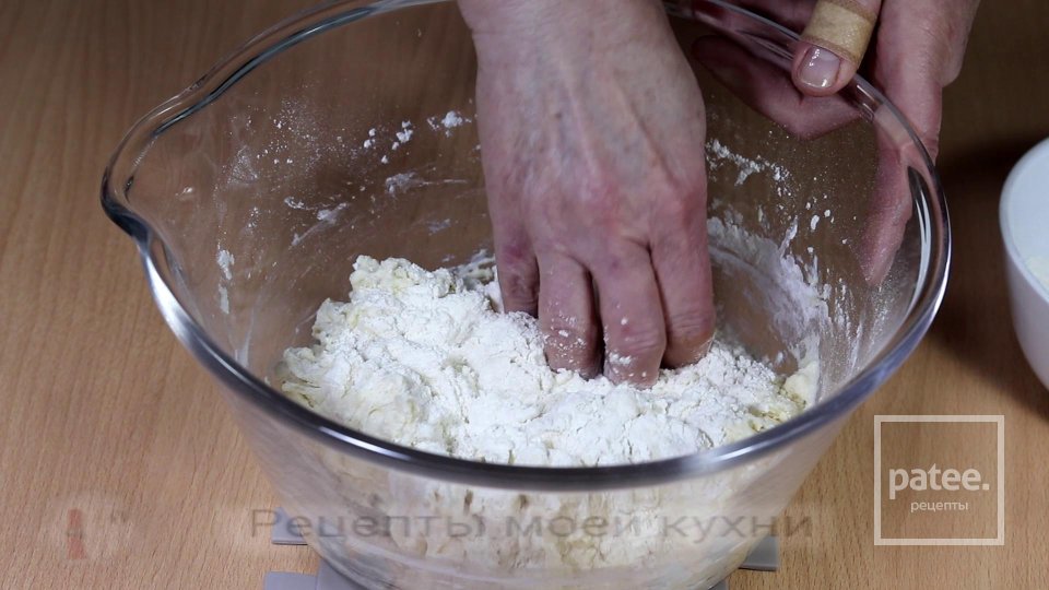 Пирожки с начинкой из яблок на кефире - Шаг 5