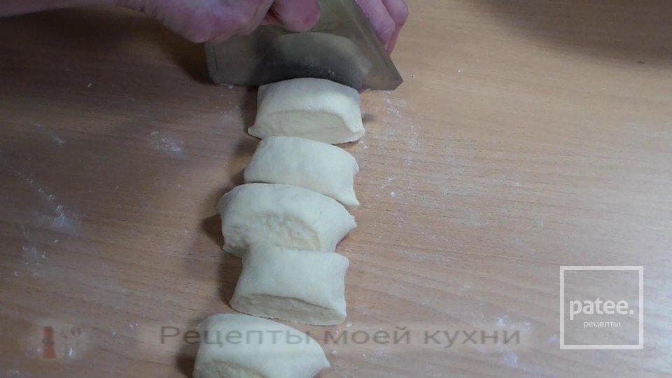 Пирожки с начинкой из яблок на кефире - Шаг 11