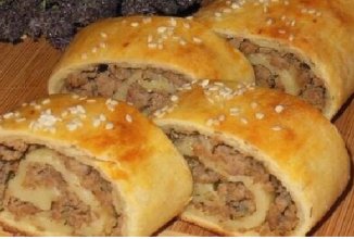 Картофельный рулет с мясным фаршем