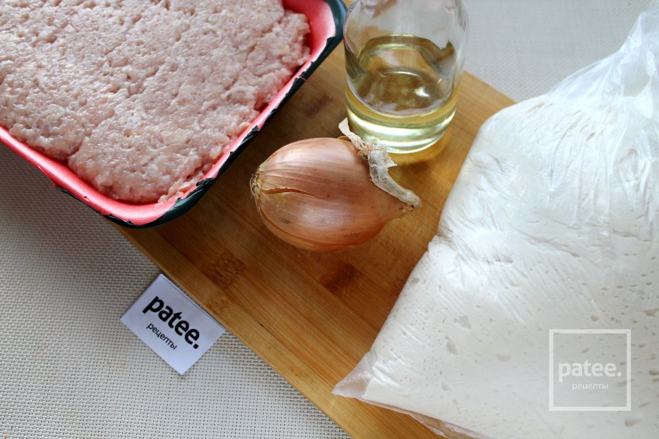 Беляши с куриным фаршем в духовке - Шаг 1