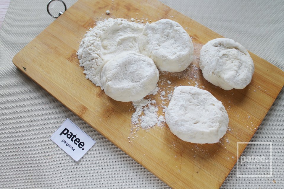 Беляши с куриным фаршем в духовке - Шаг 9