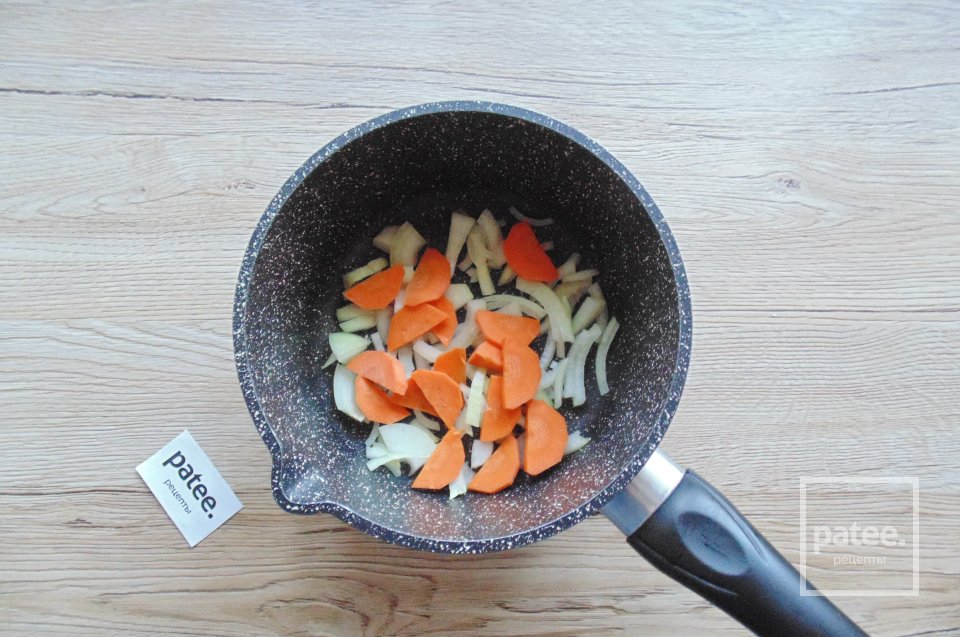 Курица тушеная с яблоками - Шаг 3