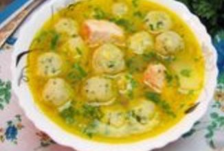 Лёгкий куриный  суп с сырными клёцками.