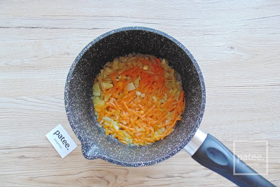 Хек тушеный в соусе - Шаг 4