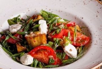 Салат с хрустящими баклажанами 🥗