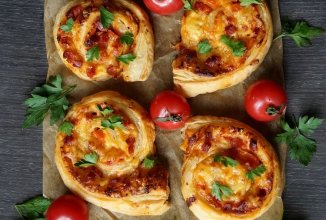 Слоёные улитки с колбасой и сыром 👍🏼