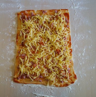 Слоёные улитки с колбасой и сыром 👍🏼 - Шаг 6