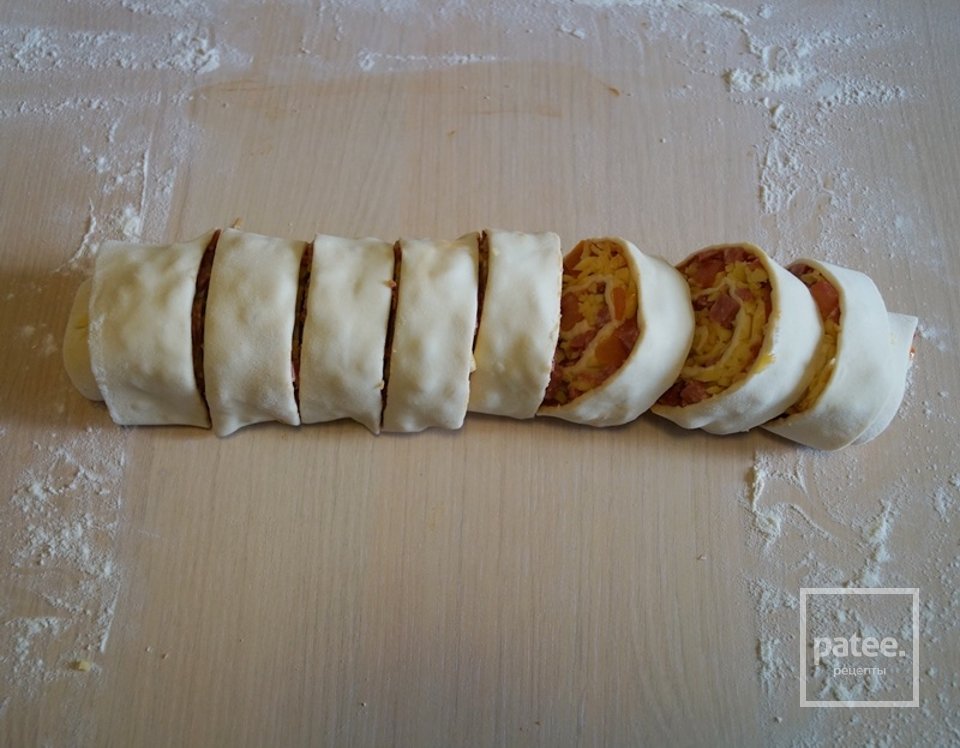 Слоёные улитки с колбасой и сыром 👍🏼 - Шаг 8