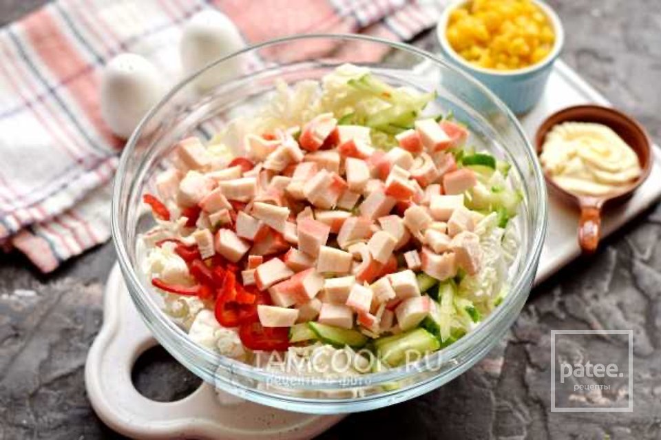 Салат с крабовыми палочками, пекинской капустой и болгарским перцем 🥗 - Шаг 4