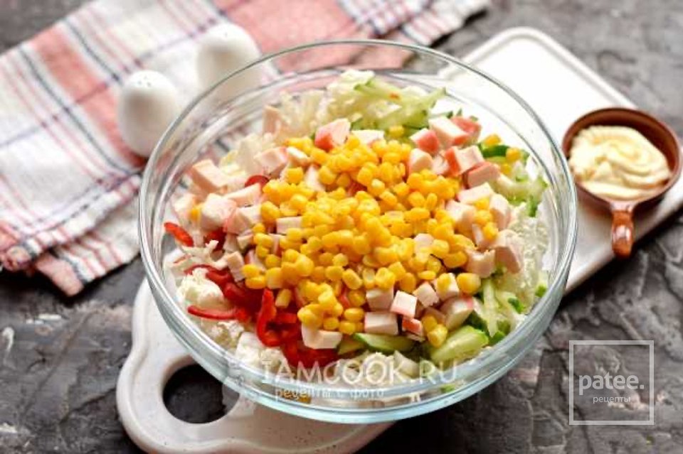 Салат с крабовыми палочками, пекинской капустой и болгарским перцем 🥗 - Шаг 5