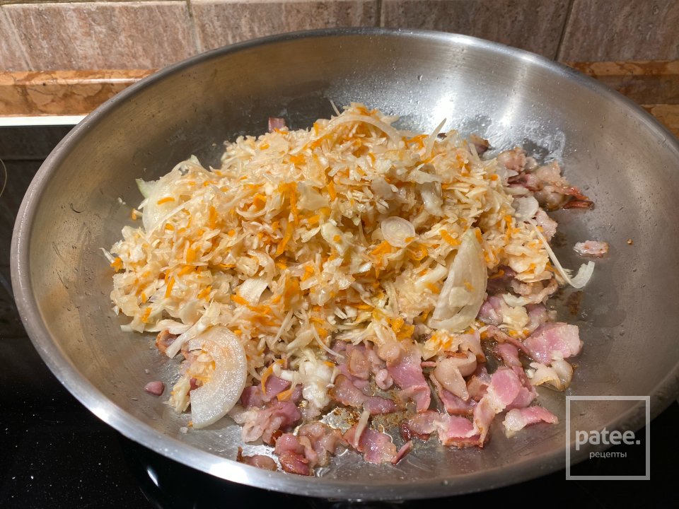 Запечённая свиная рулька в пиве с квашенной капустой - Шаг 15