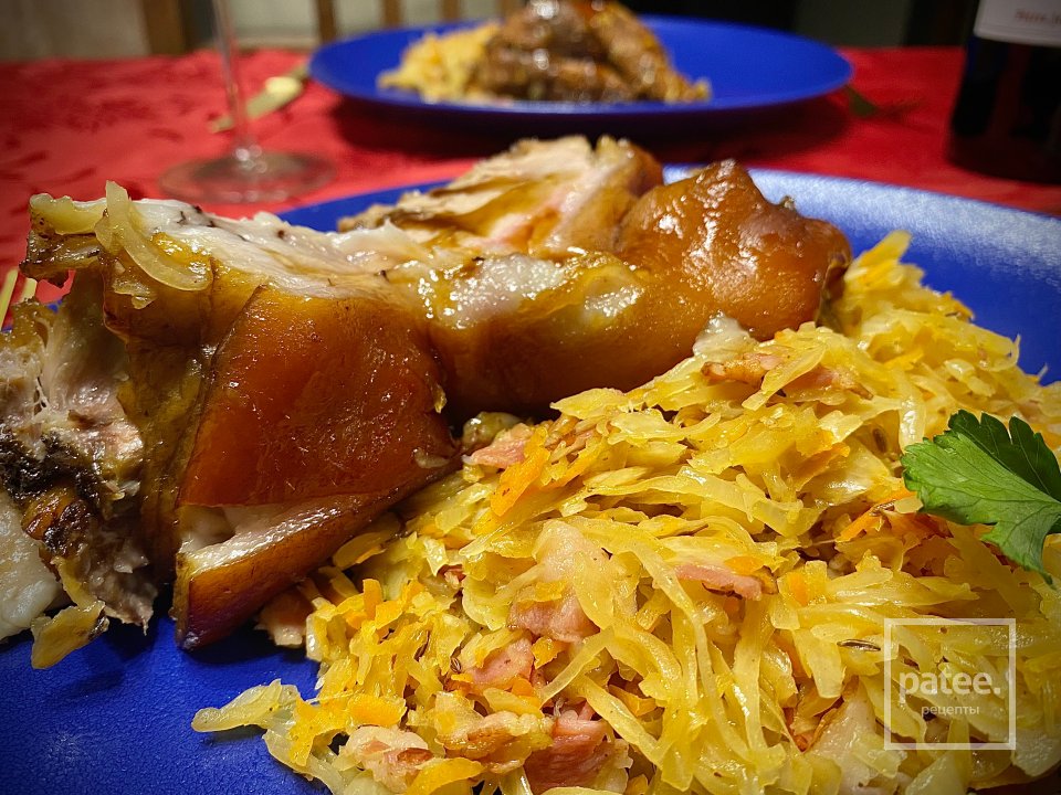 Запечённая свиная рулька в пиве с квашенной капустой - Шаг 19