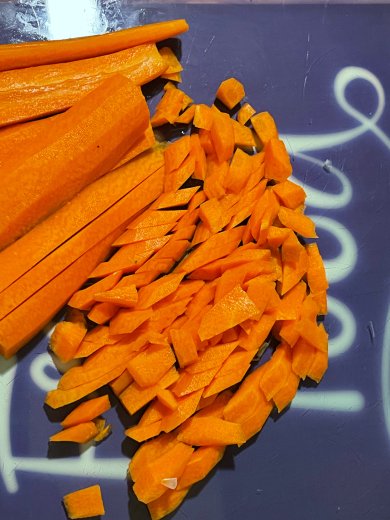 Славянский борщ с луком порей, свеклой и квашеной капустой на говяжьем бульоне - Шаг 4