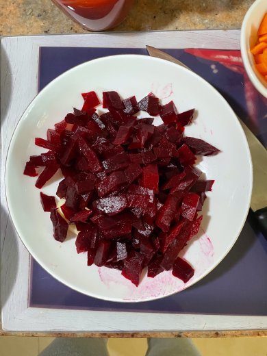 Славянский борщ с луком порей, свеклой и квашеной капустой на говяжьем бульоне - Шаг 7