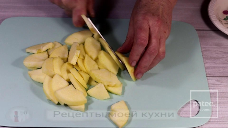 Яблочный пирог на творожном тесте - Шаг 5