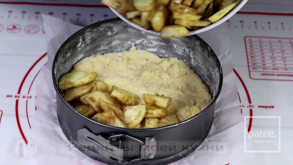 Яблочный пирог на творожном тесте - Шаг 7