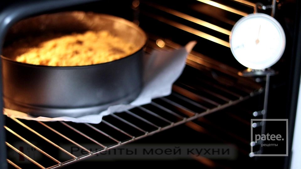 Яблочный пирог на творожном тесте - Шаг 9