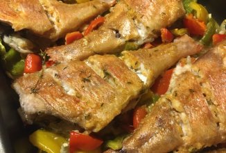 Рыбка на подушке из болгарских перцев.